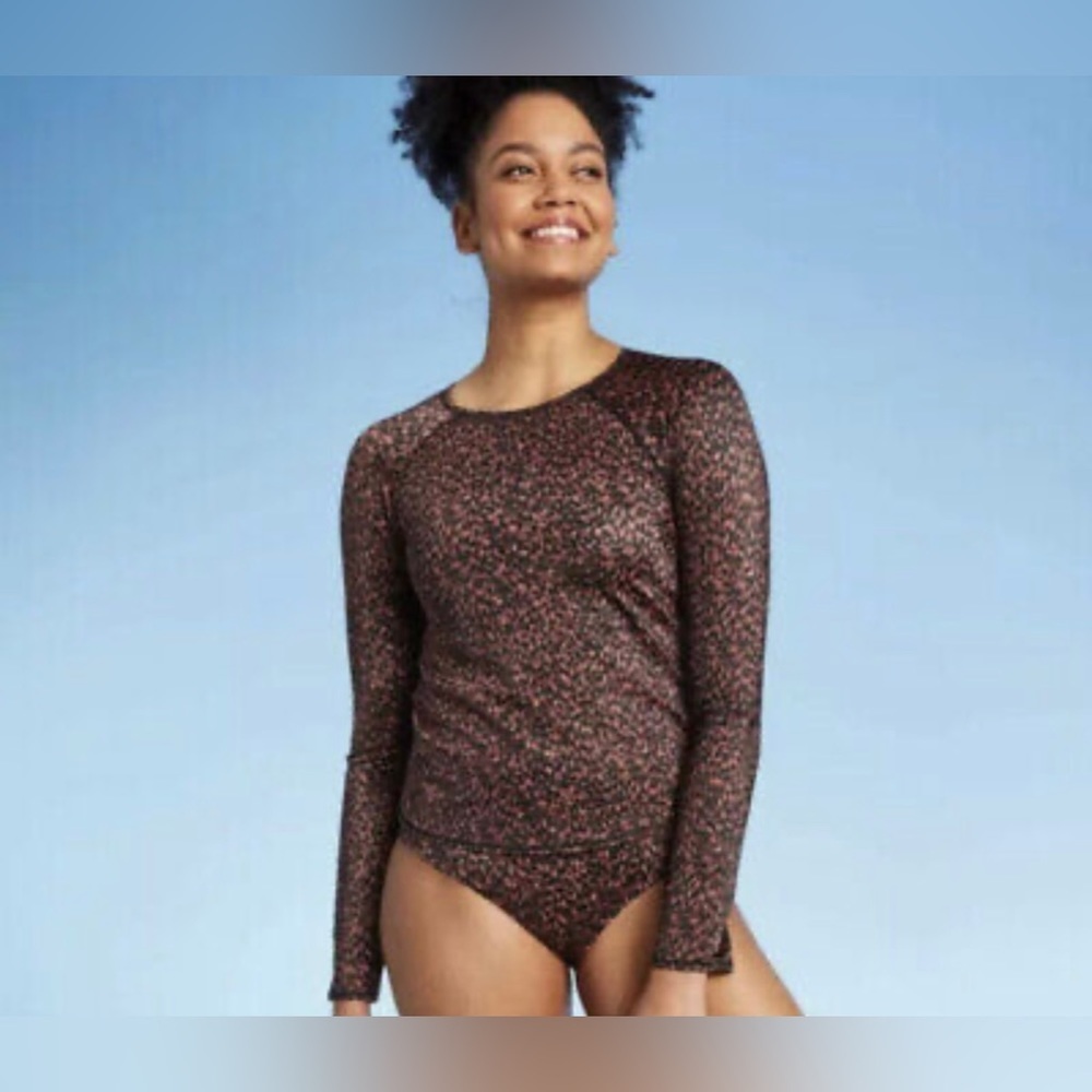 NWOT Leopard Rash Guard - Picture 2 of 5